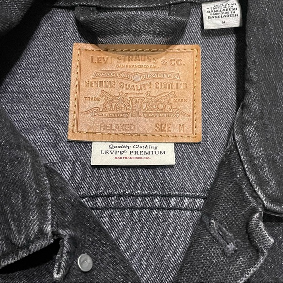 Levi’s Black Wash Relaxed Fit Trucker Jacket - Picture 3 of 3